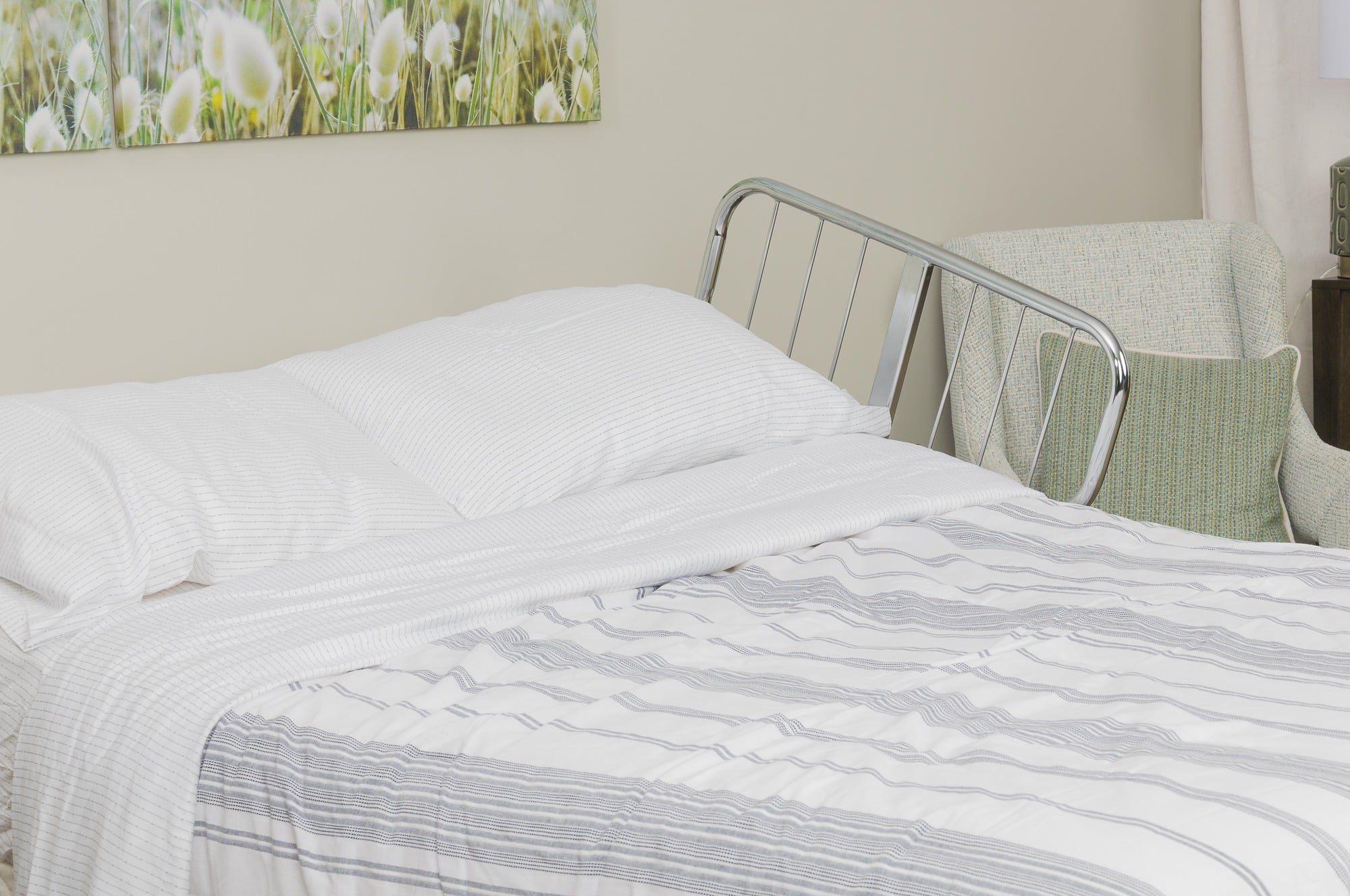 Las Vegas Supernal Bed, Supernal 5 adjustable hospital beds with bed rail